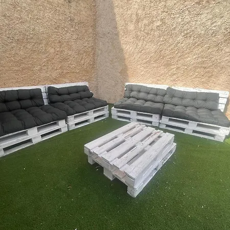 Nyaraló Boni *